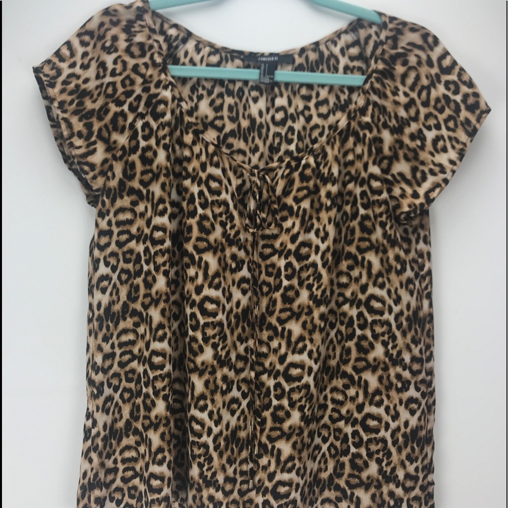 Forever 21 Leopard print top Size small